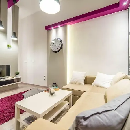 Cozy Downtown Apartament